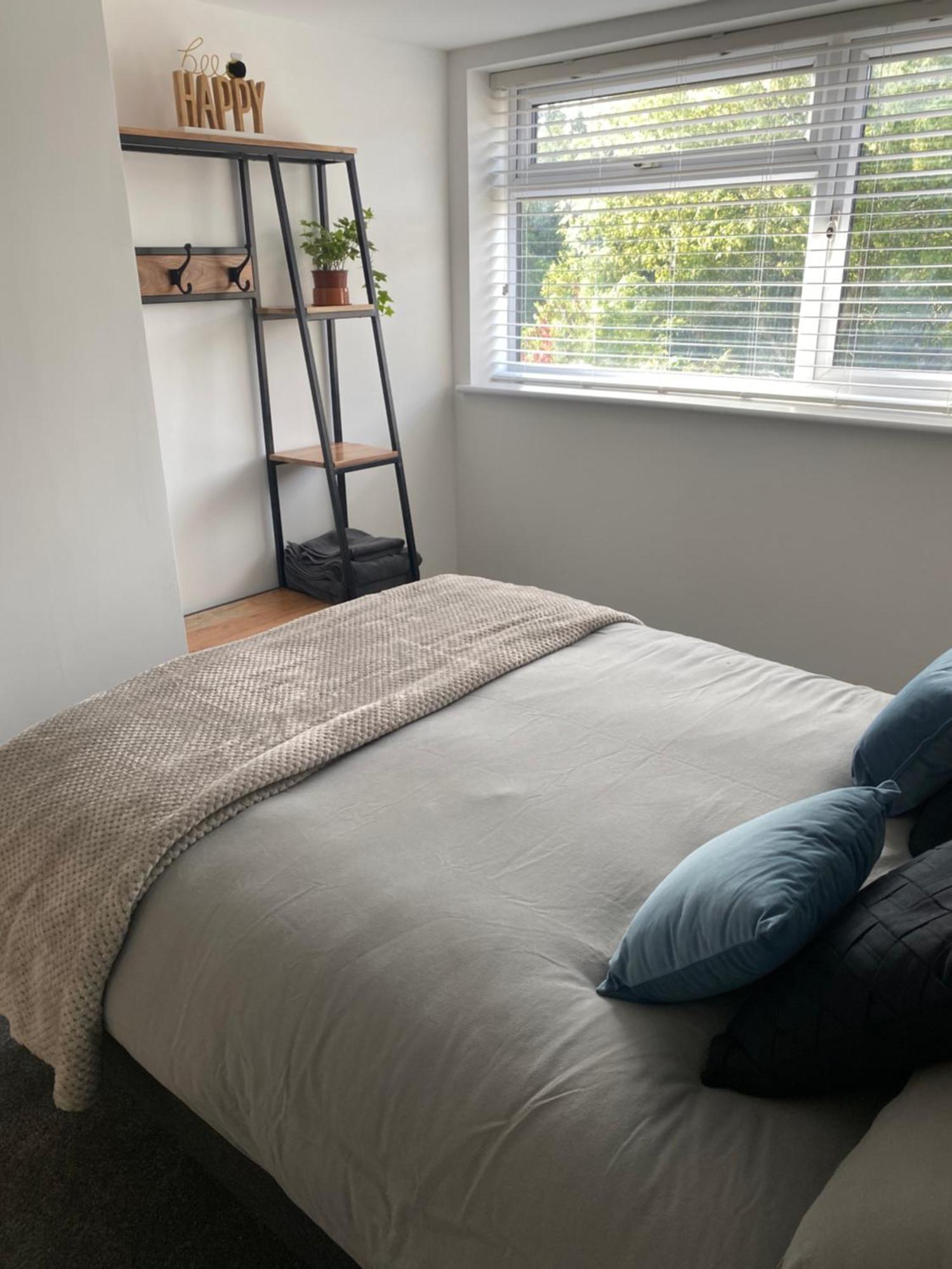 Modern 1 Bed Apartment With Car Parking Bitton Екстер'єр фото